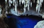 Parece magia, mas é verdade: uma lago azul no fundo da caverna que leva seu nome, a Gruta Azul, em Bonito, no Mato Grosso do Sul